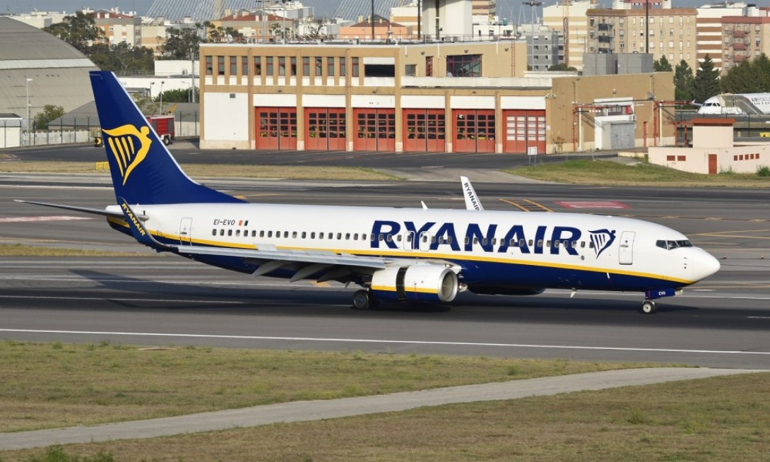 volo in ritardo ryanair skiathos bari